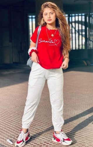Arshifa Khan digital creator fashion look